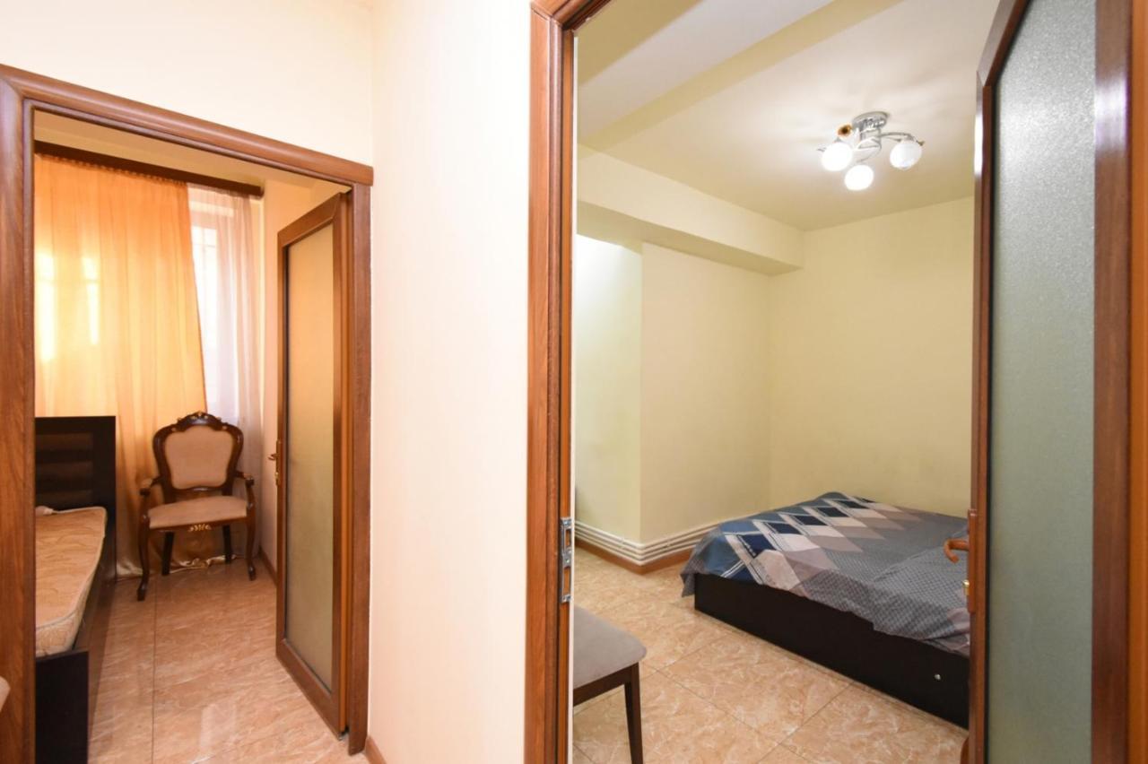 A&X Hostel And Tours Єреван Екстер'єр фото