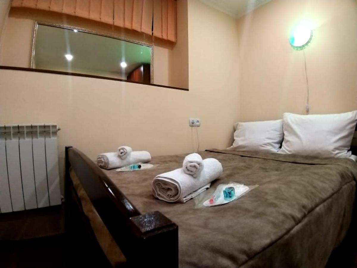 A&X Hostel And Tours Єреван Екстер'єр фото