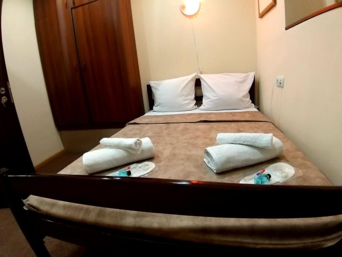 A&X Hostel And Tours Єреван Екстер'єр фото
